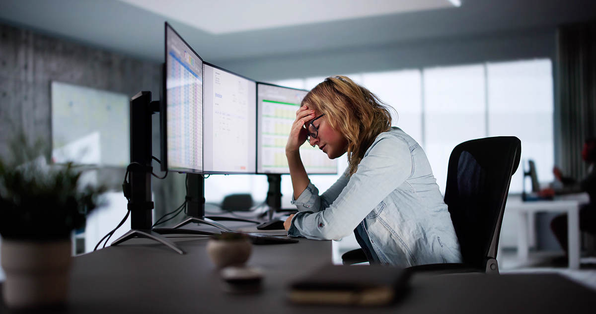 Frustrated,Data,Analyst,Using,E,Invoice,And,Spreadsheet